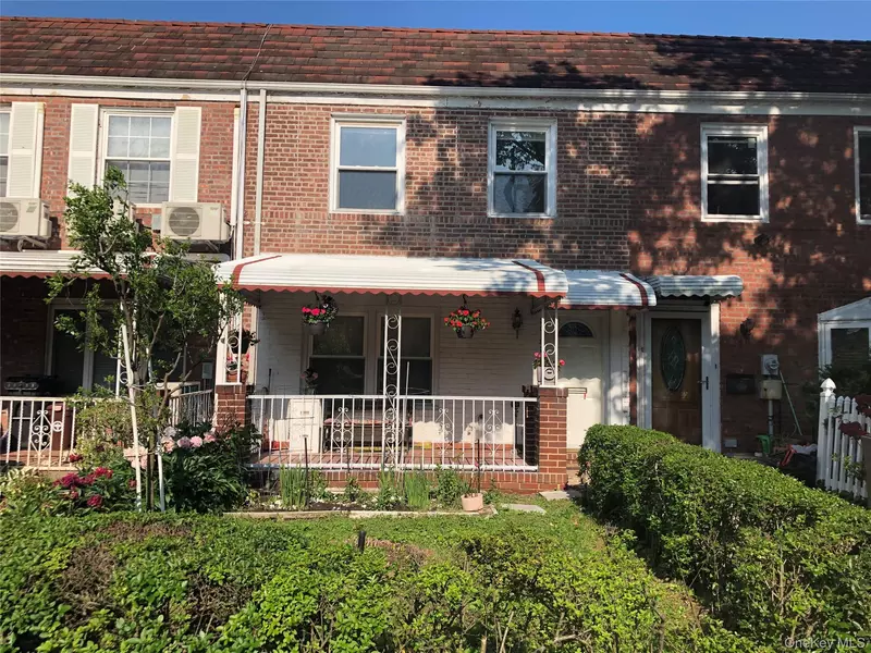 70-27 175th ST, Fresh Meadows, NY 11365