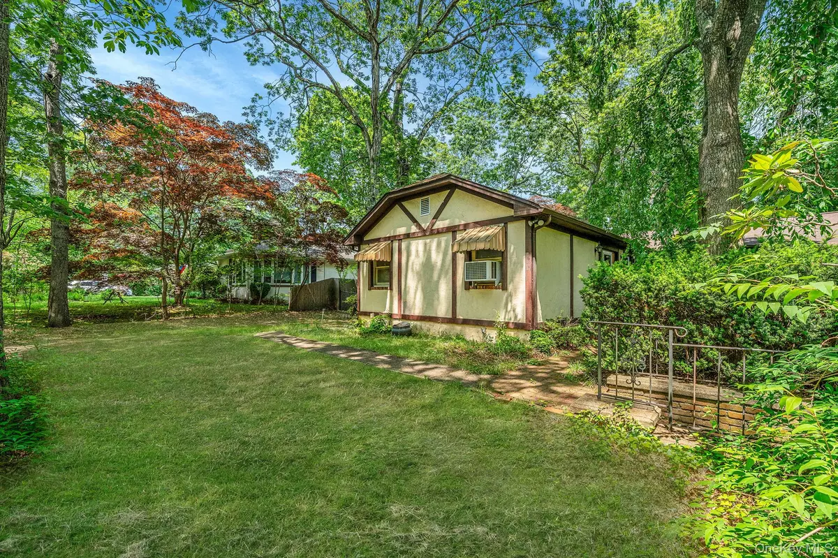 Wading River, NY 11792,114 Oakwood DR