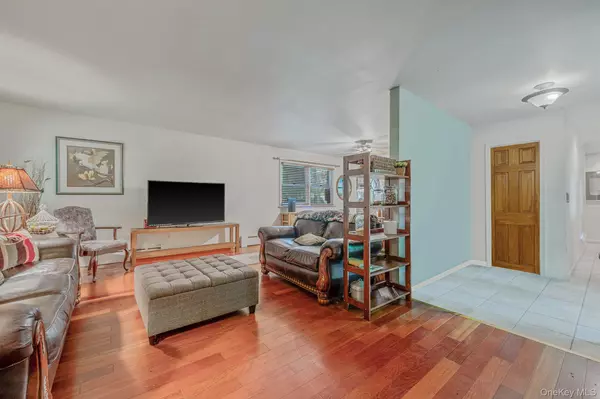 Wading River, NY 11792,114 Oakwood DR