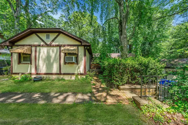 Wading River, NY 11792,114 Oakwood DR