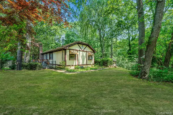 Wading River, NY 11792,114 Oakwood DR
