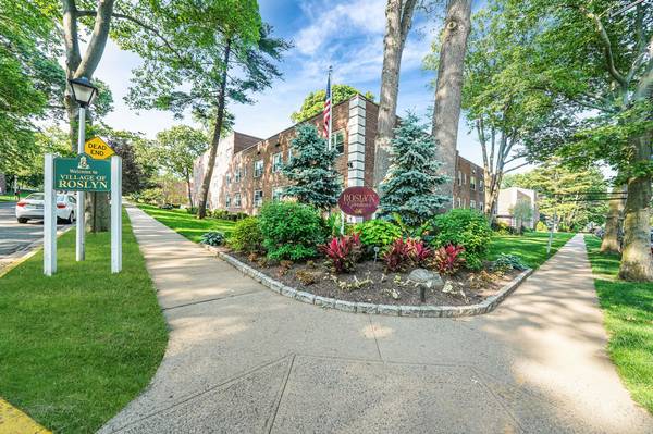 23 Edwards ST #1C, Roslyn Heights, NY 11577
