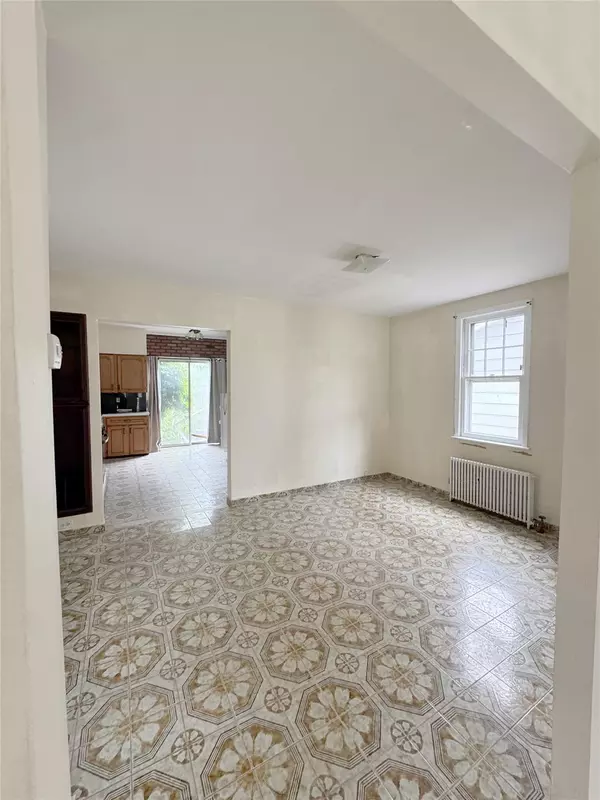 Rockville Centre, NY 11570,124 Raymond ST