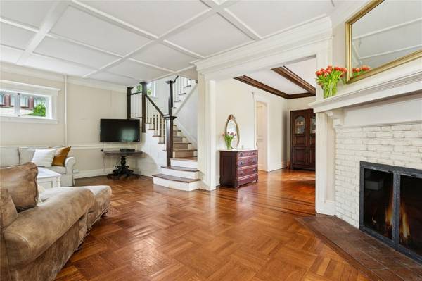 Garden City, NY 11530,58 Garden ST