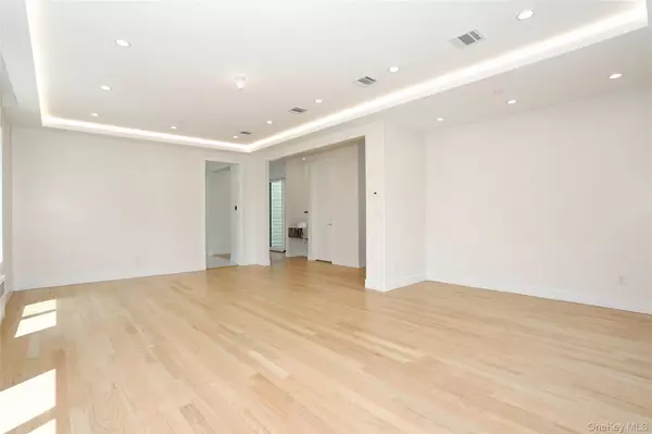 Spring Valley, NY 10977,79 S Madison AVE #201