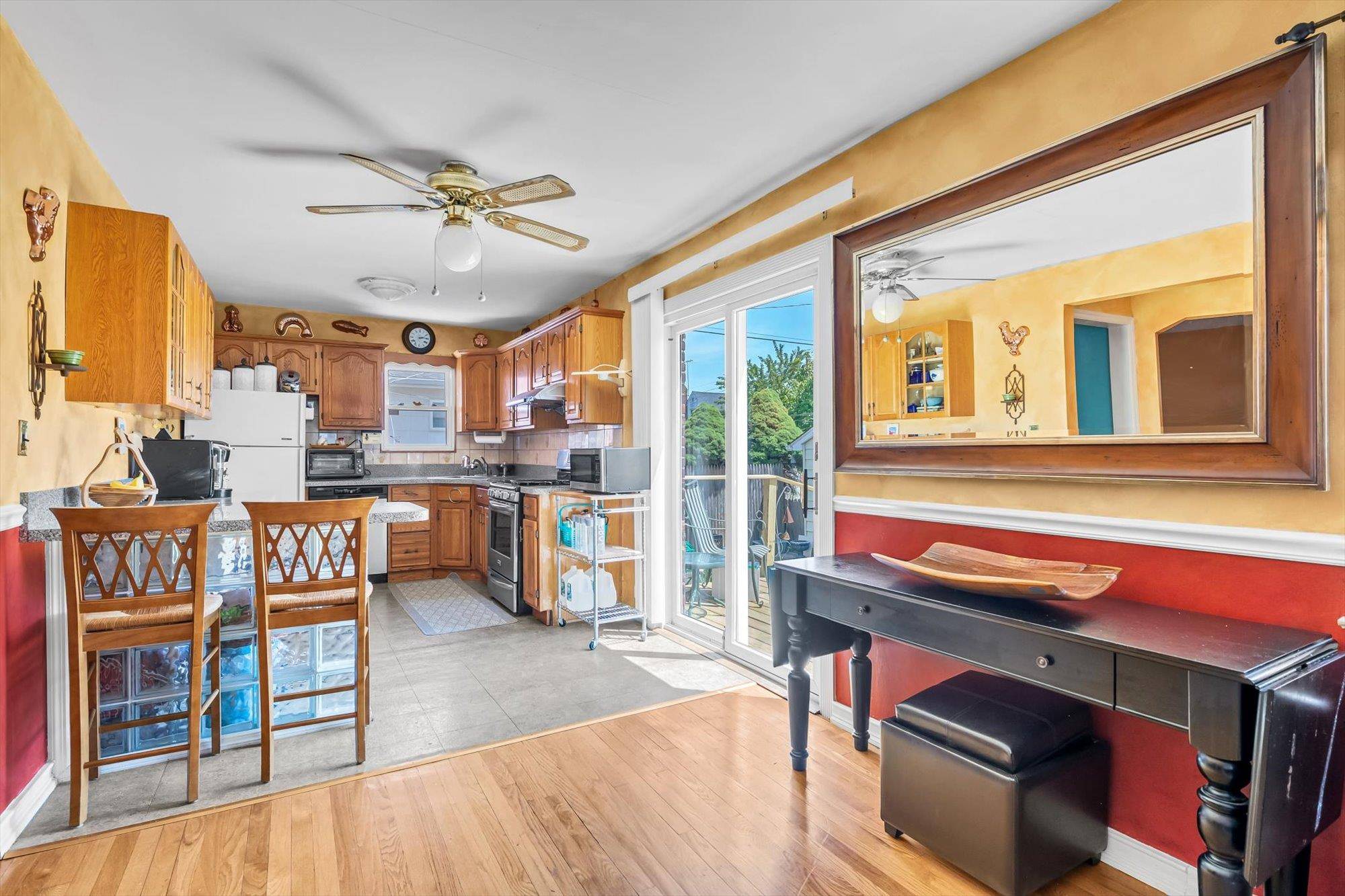 New Hyde Park, NY 11040,154 Strattford RD