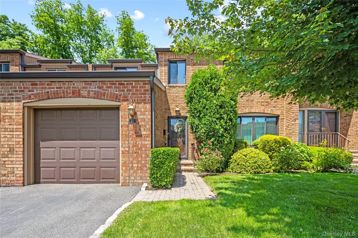 New Hyde Park, NY 11040,31 Windsor Gate DR