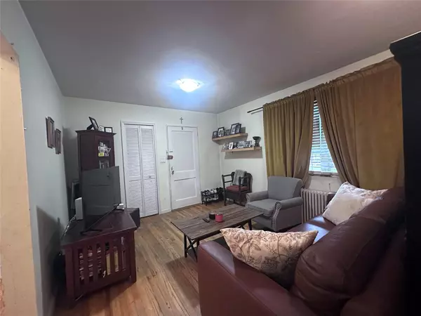 Oakland Gardens, NY 11364,224-43A 64th AVE #43A/545