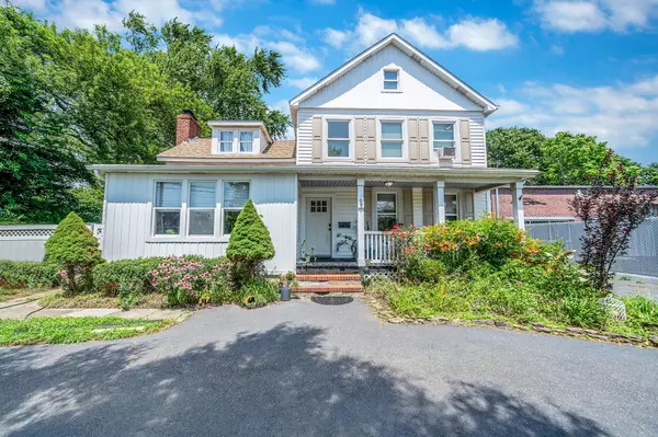 67 Hiddink ST, Sayville, NY 11782