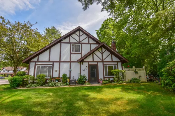 Middle Island, NY 11953,62 Crystal Rock CT