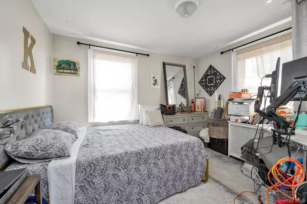 Flushing, NY 11358,4360 Auburndale LN