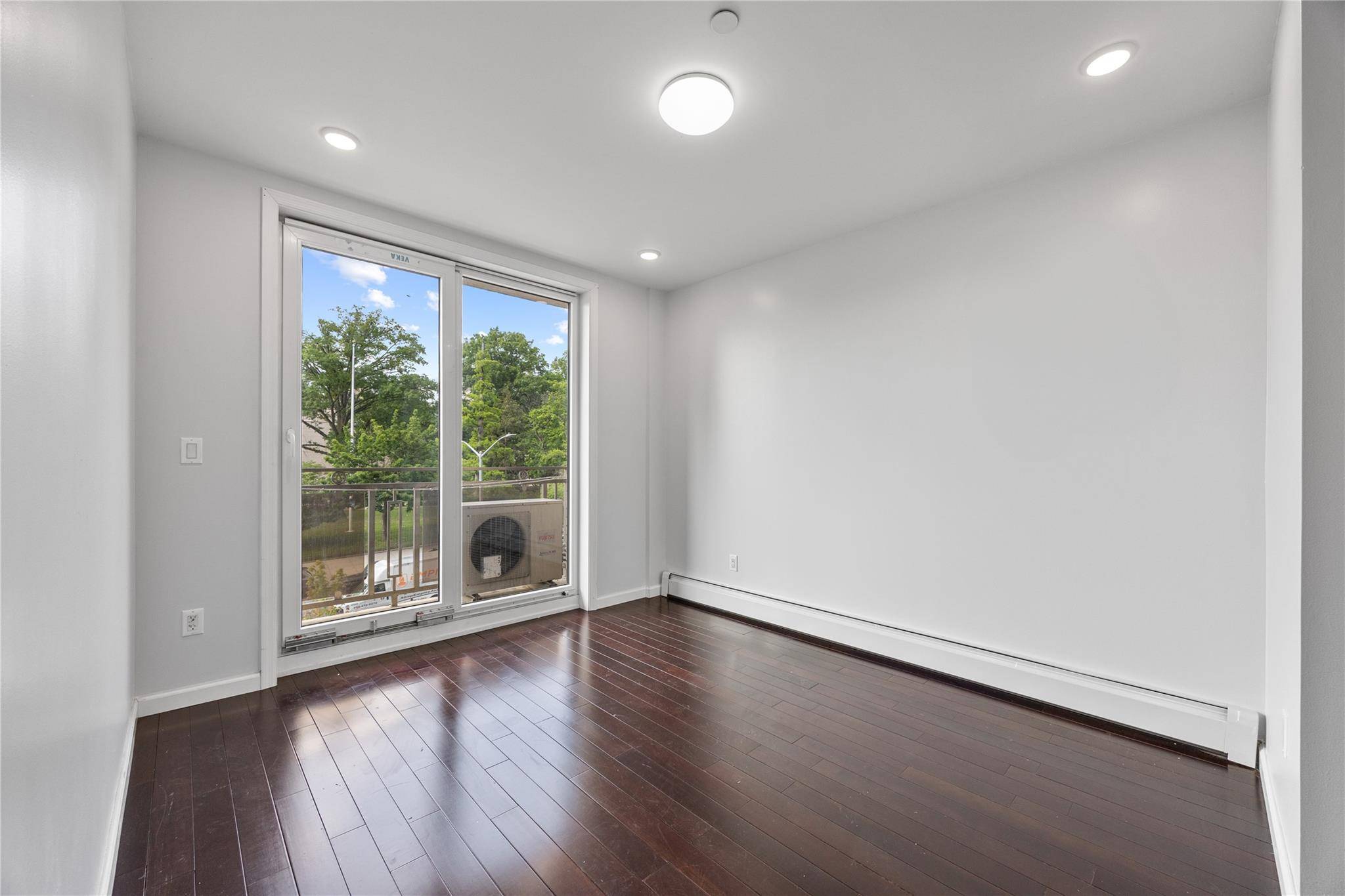 Flushing, NY 11354,138-12 Northern Blvd #3E
