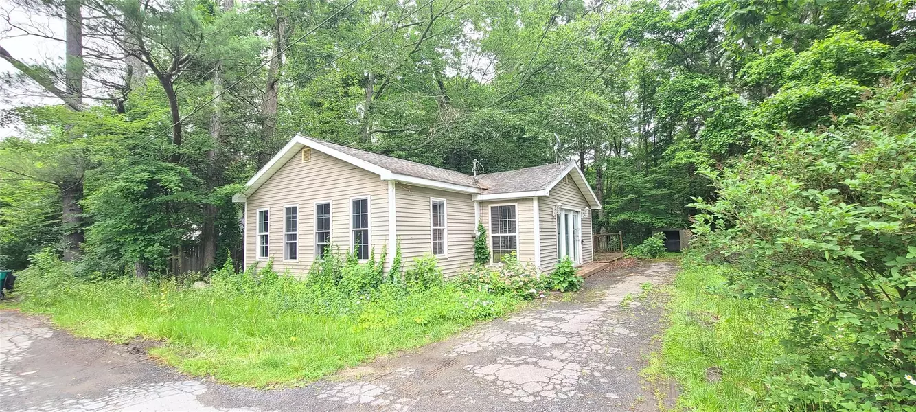 10 Mary DR, Bloomingburg, NY 12721