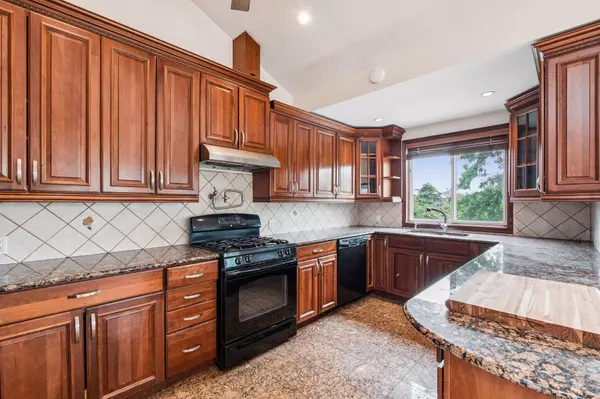 Woodmere, NY 11598,636 Derby AVE