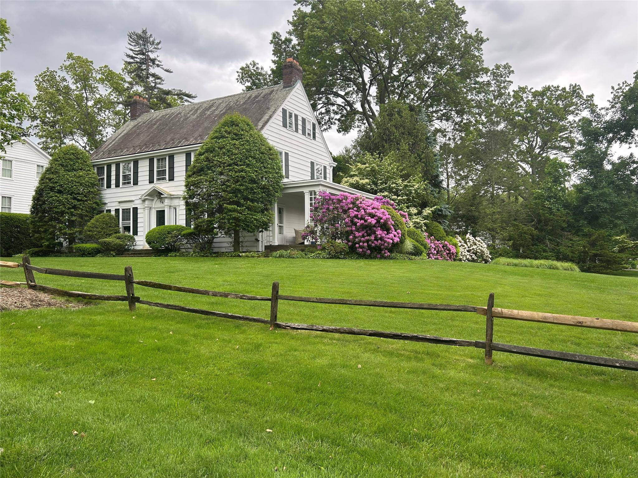 Manhasset, NY 11030,36 South DR