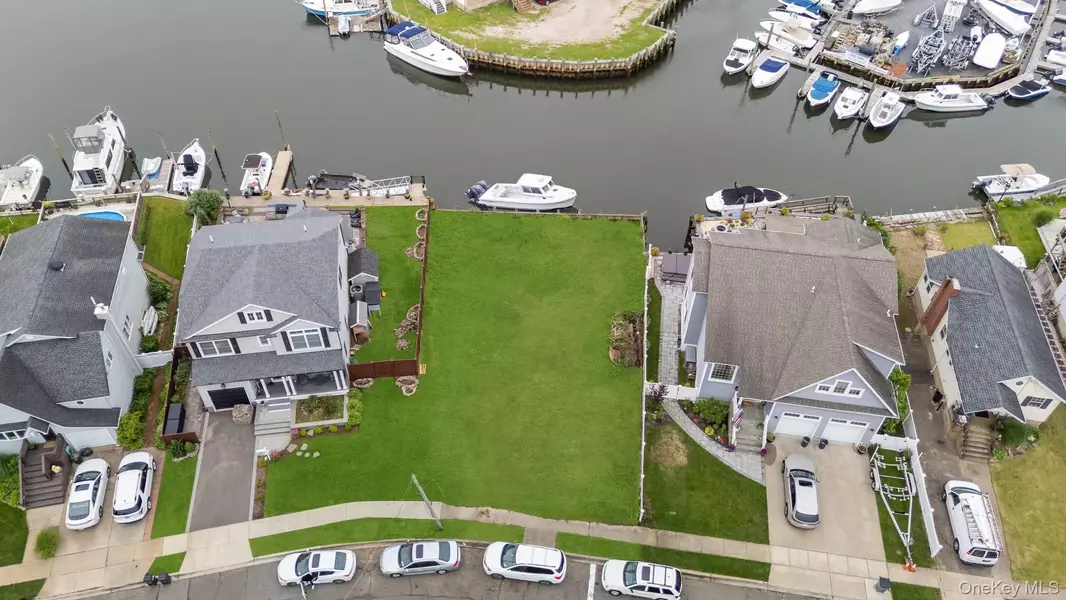 2536 Riverside DR, Wantagh, NY 11793