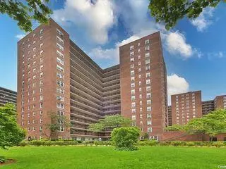 Rego Park, NY 11374,97-37 63 RD #5N