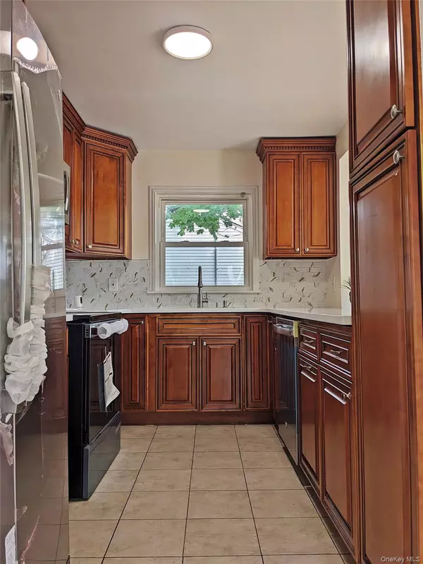 Centereach, NY 11720,9 Cedar ST