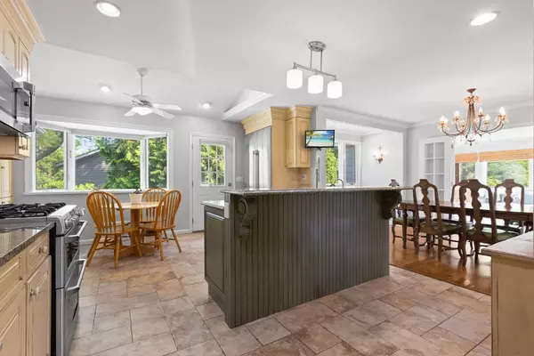 Rye Brook, NY 10573,21 Holly LN