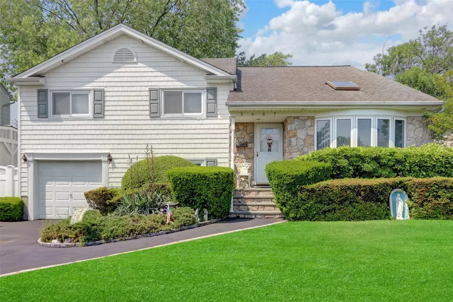 3667 Richard LN, Wantagh, NY 11793