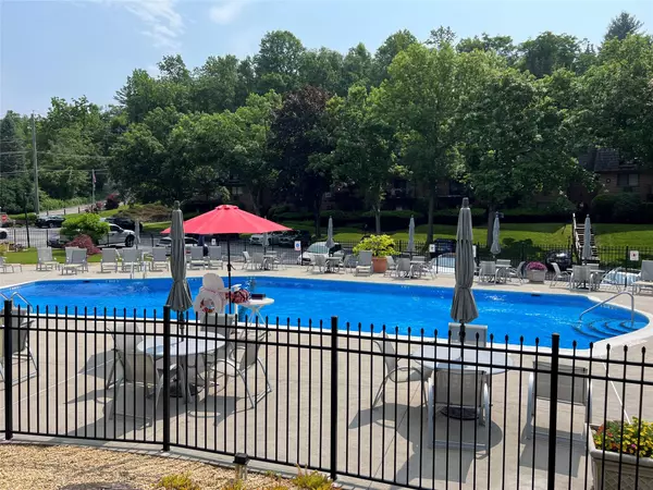 Ossining, NY 10562,7-05 Briarcliff DR