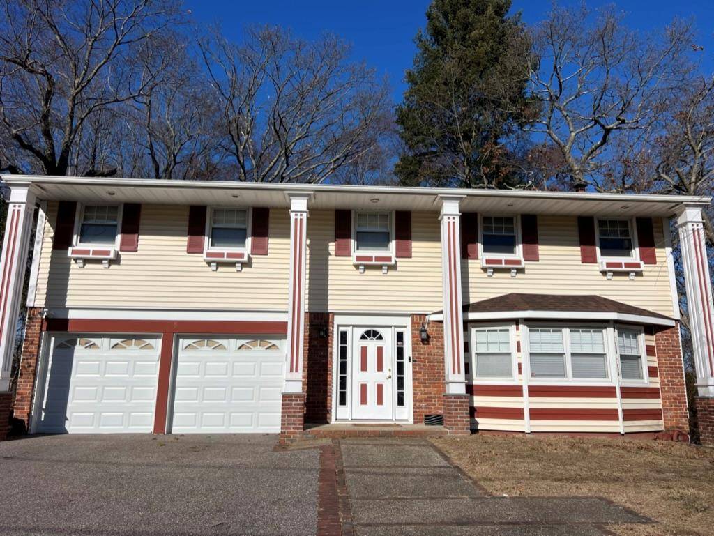 19 Campus DR, East Setauket, NY 11733
