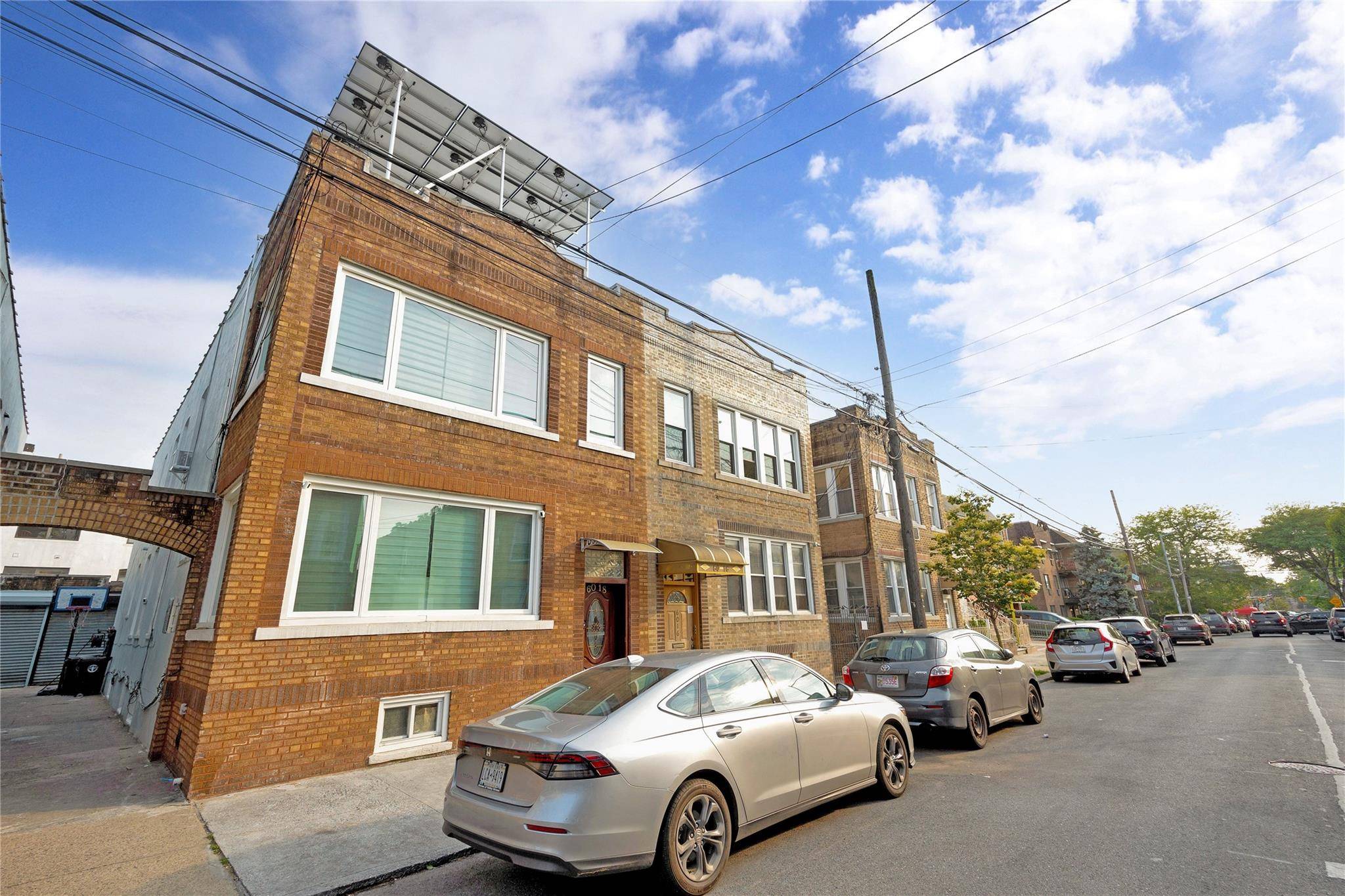 Ridgewood, NY 11385,6018 Bleecker ST