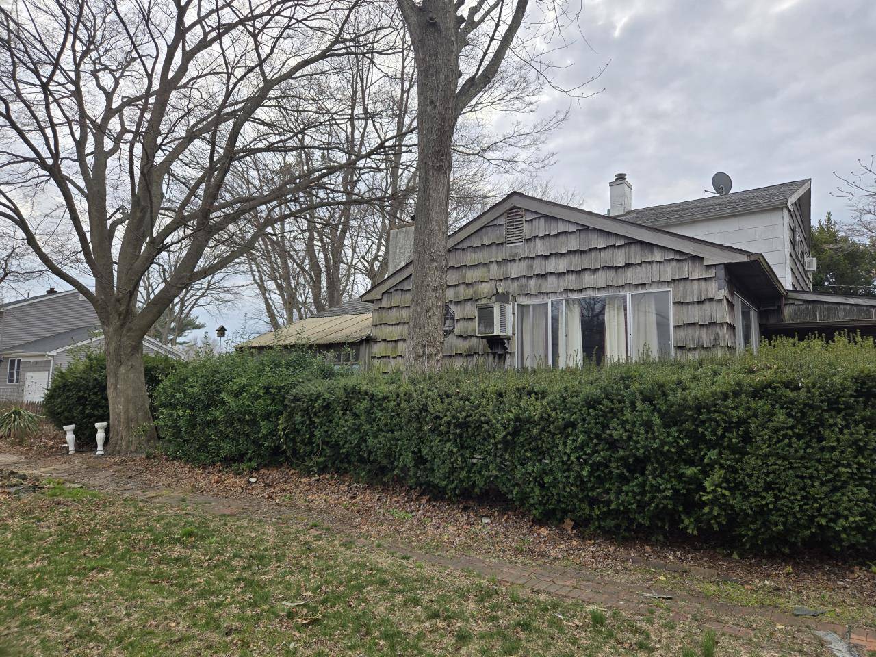 Bay Shore, NY 11706,24 E Oakdale ST