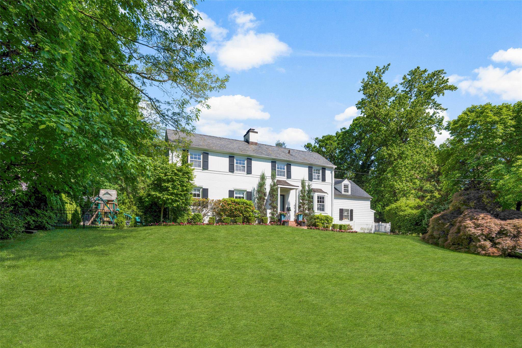 71 Baraud RD, Scarsdale, NY 10583