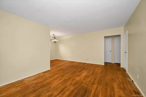 Whitestone, NY 11357,16-01 160th ST #6-279
