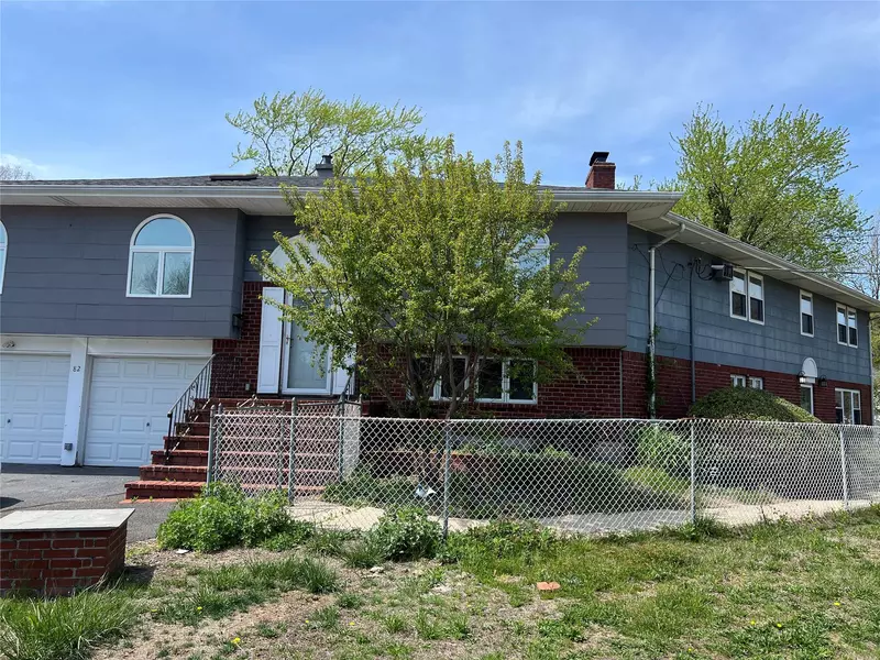 82 Yale AVE, Oakdale, NY 11769