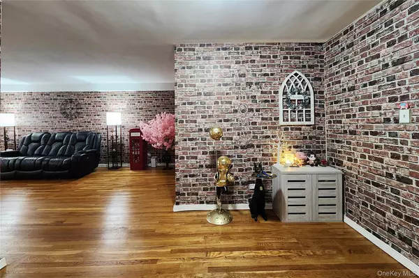 Bayside, NY 11360,209-20 18th Ave #5E