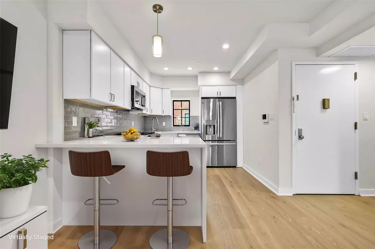 Astoria, NY 11106,25-25 31st AVE #4B