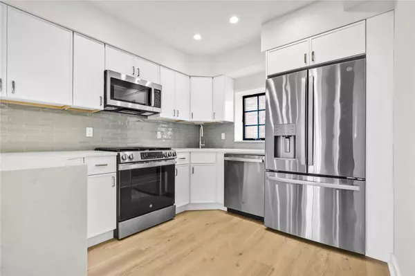 Astoria, NY 11106,25-25 31st AVE #4B