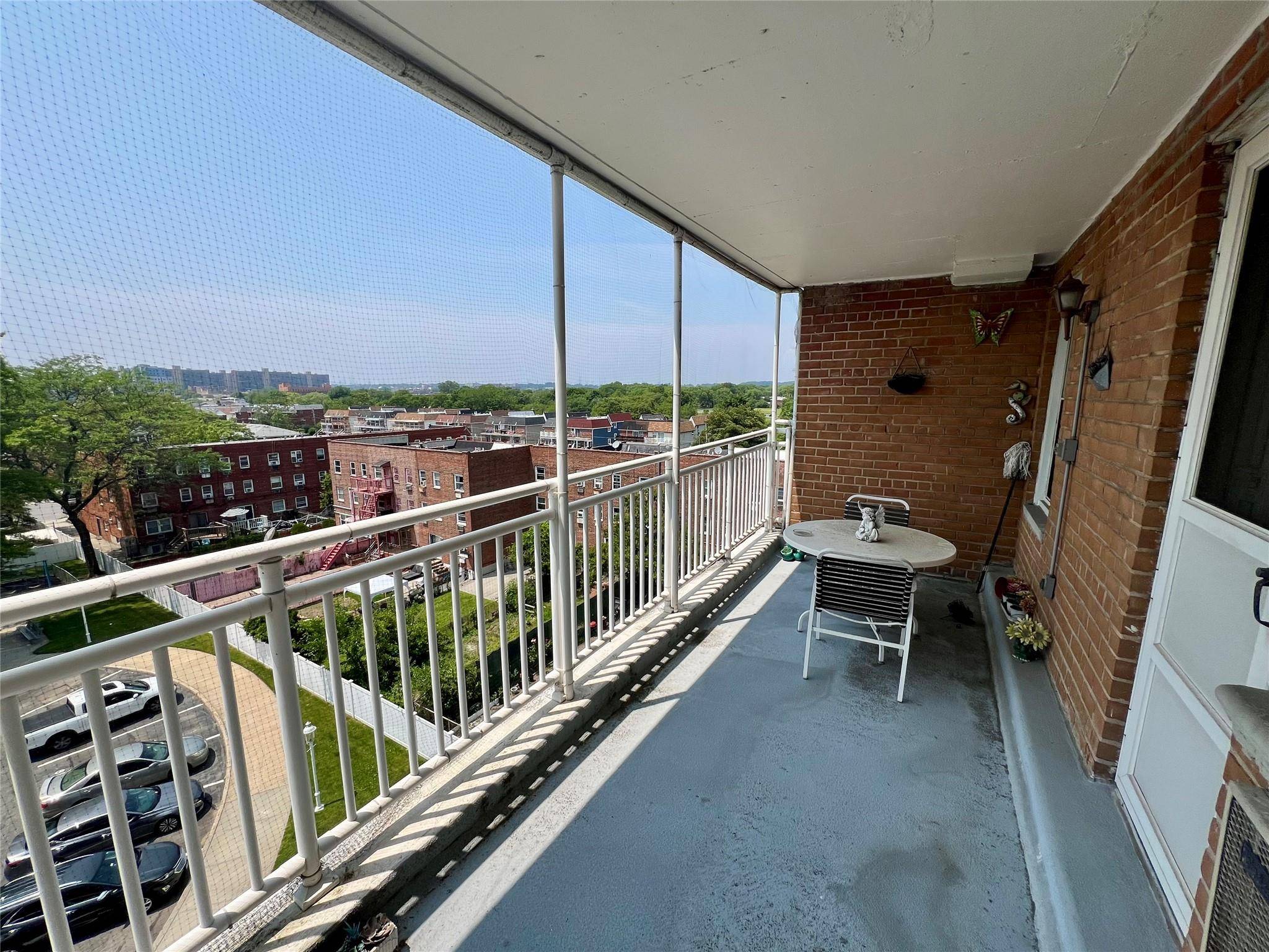 Howard Beach, NY 11414,86-11 151 AVE #5M