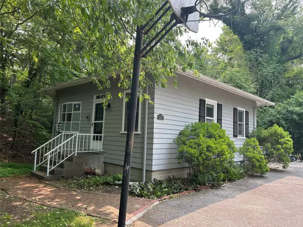 Oyster Bay, NY 11771,139 Cove Neck RD