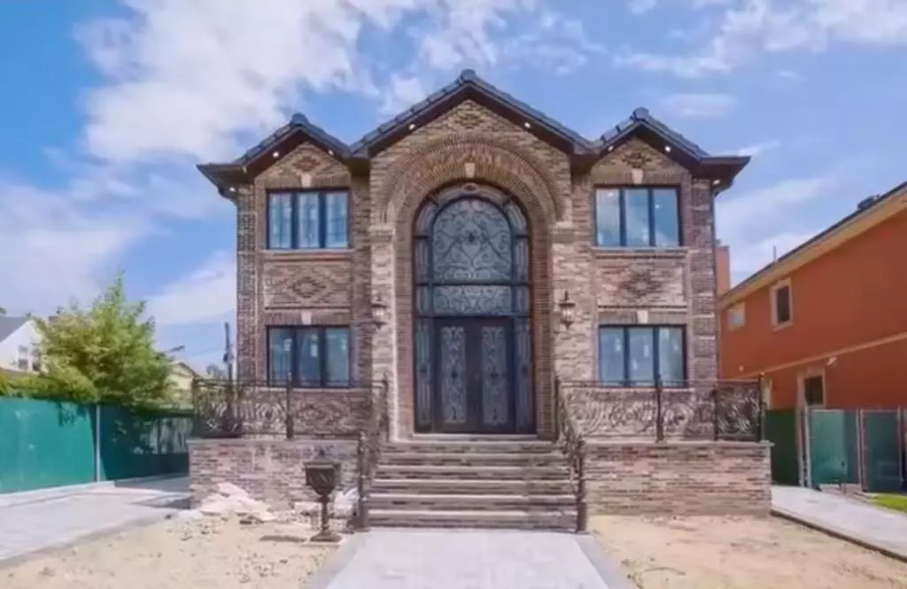 Whitestone, NY 11357,24-11 157th ST