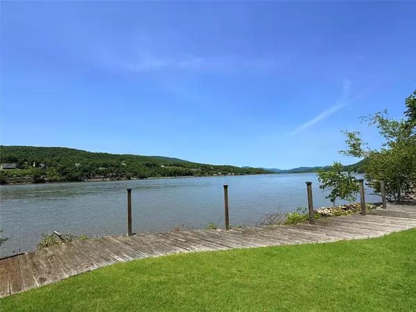 Garrison, NY 10524,10 Hudson River LN