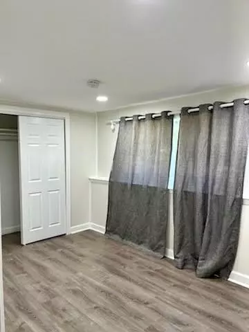 Port Jefferson, NY 11776,6 Mark ST