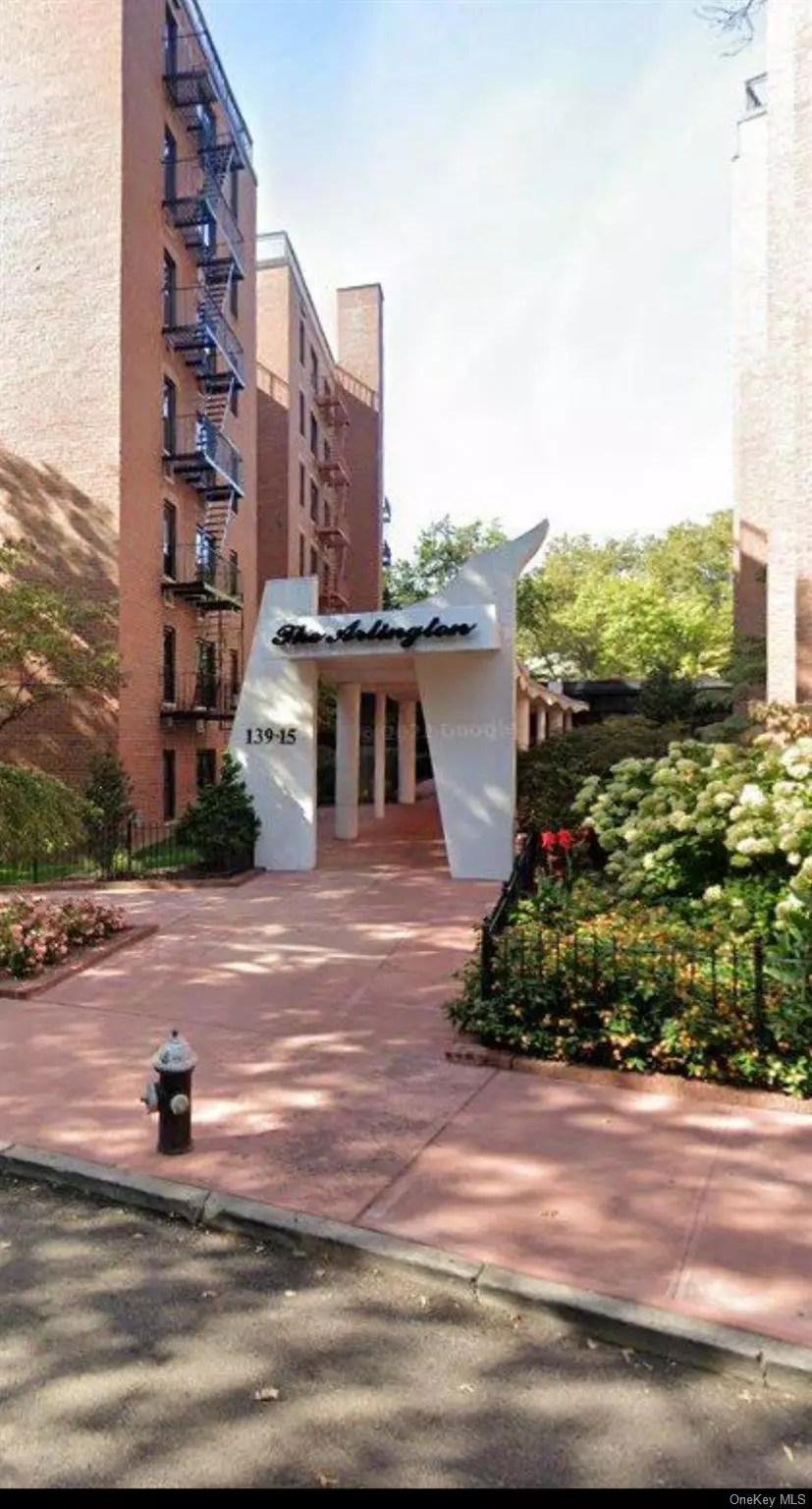 Briarwood, NY 11435,139-15 83 rd Ave #101