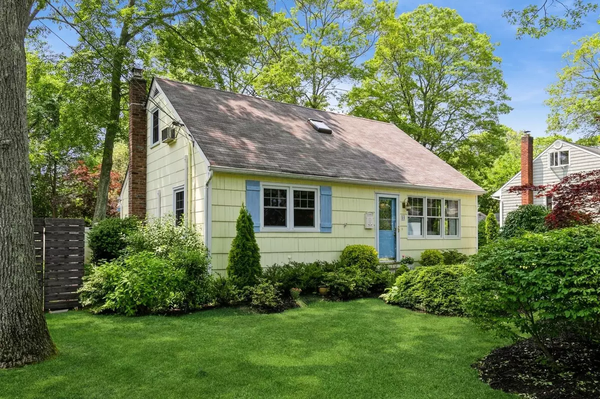 Bellport Village, NY 11713,96 N Howells Point RD