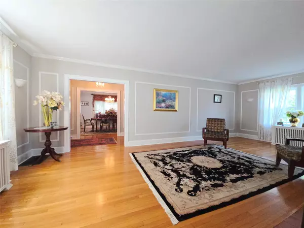 Pelham, NY 10803,89 Park DR