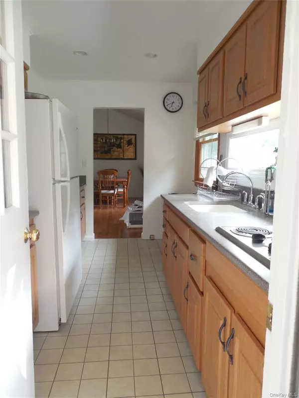 Hampton Bays, NY 11946,24 E Point LN