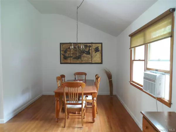 Hampton Bays, NY 11946,24 E Point LN