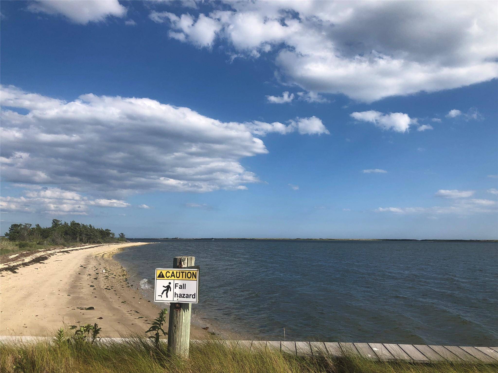 Hampton Bays, NY 11946,24 E Point LN