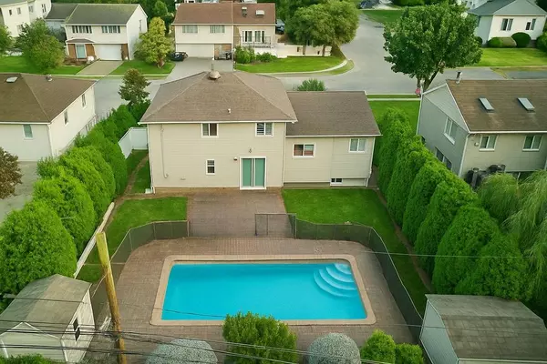 Hicksville, NY 11801,73 Fox PL