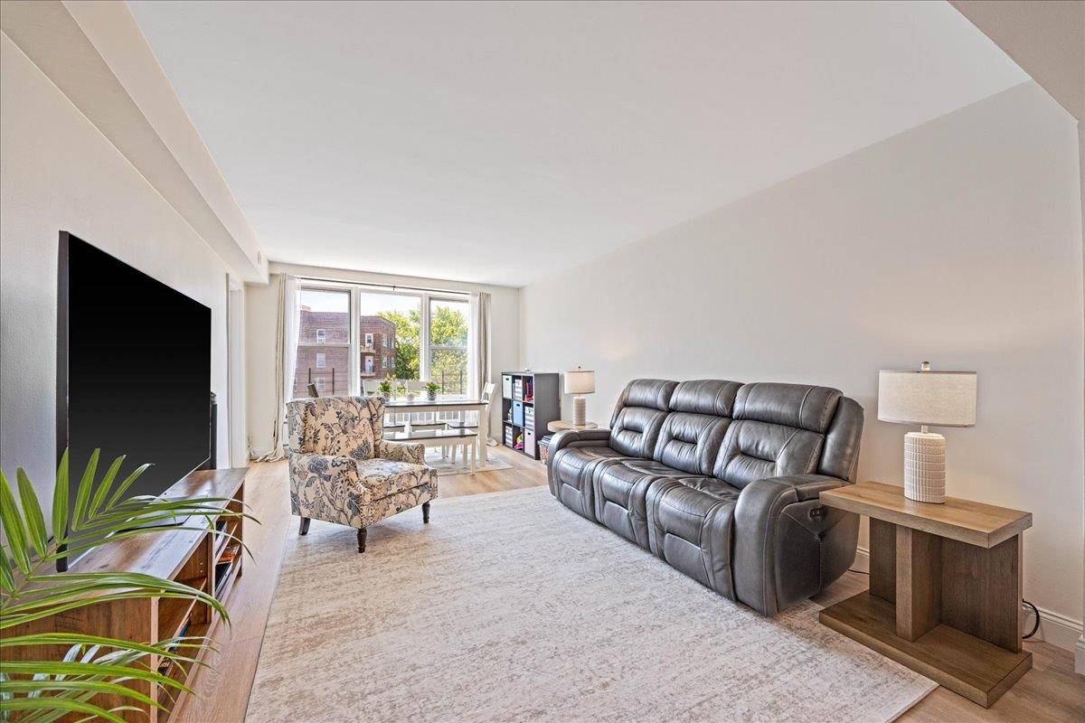 Bronx, NY 10463,2736 Independence AVE #6C