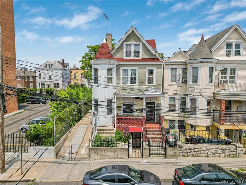 661 E 225th ST, Bronx, NY 10466