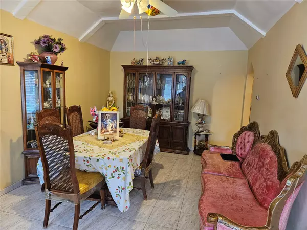 Whitestone, NY 11357,199-06 24th RD