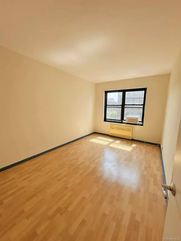 Rego Park, NY 11374,99-60 63 RD #5W